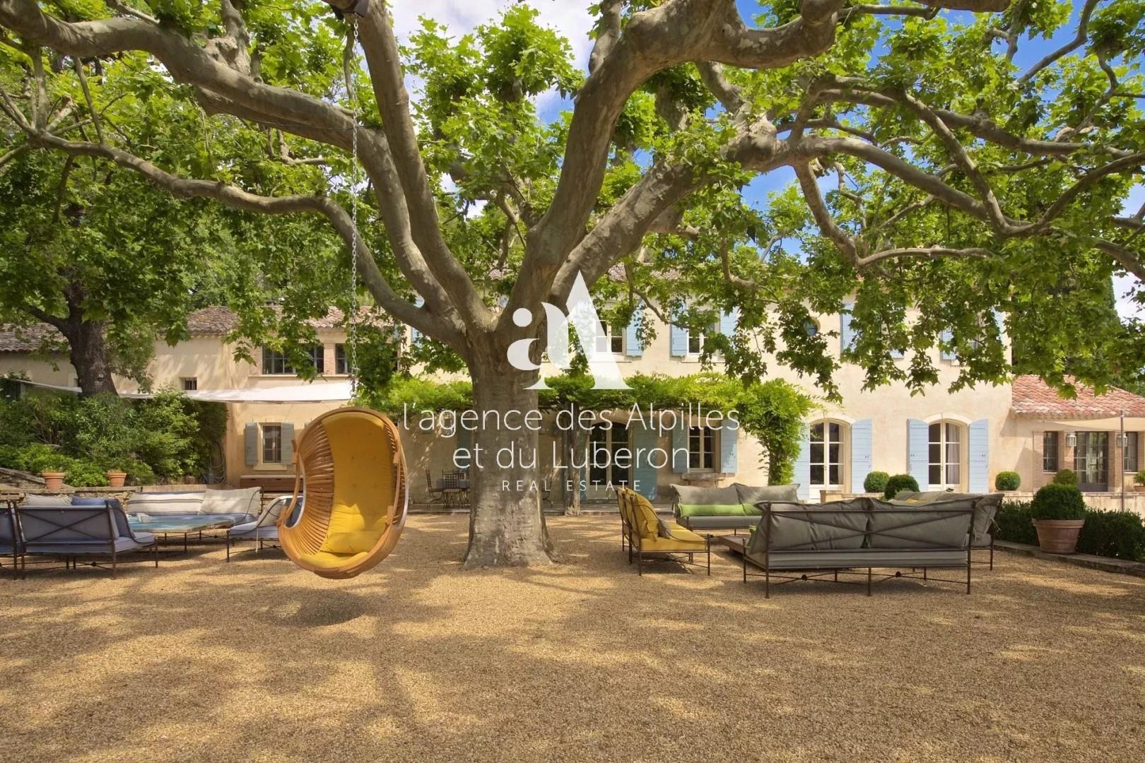 Maison à louer, 710m², Saint-Rémy-de-Provence