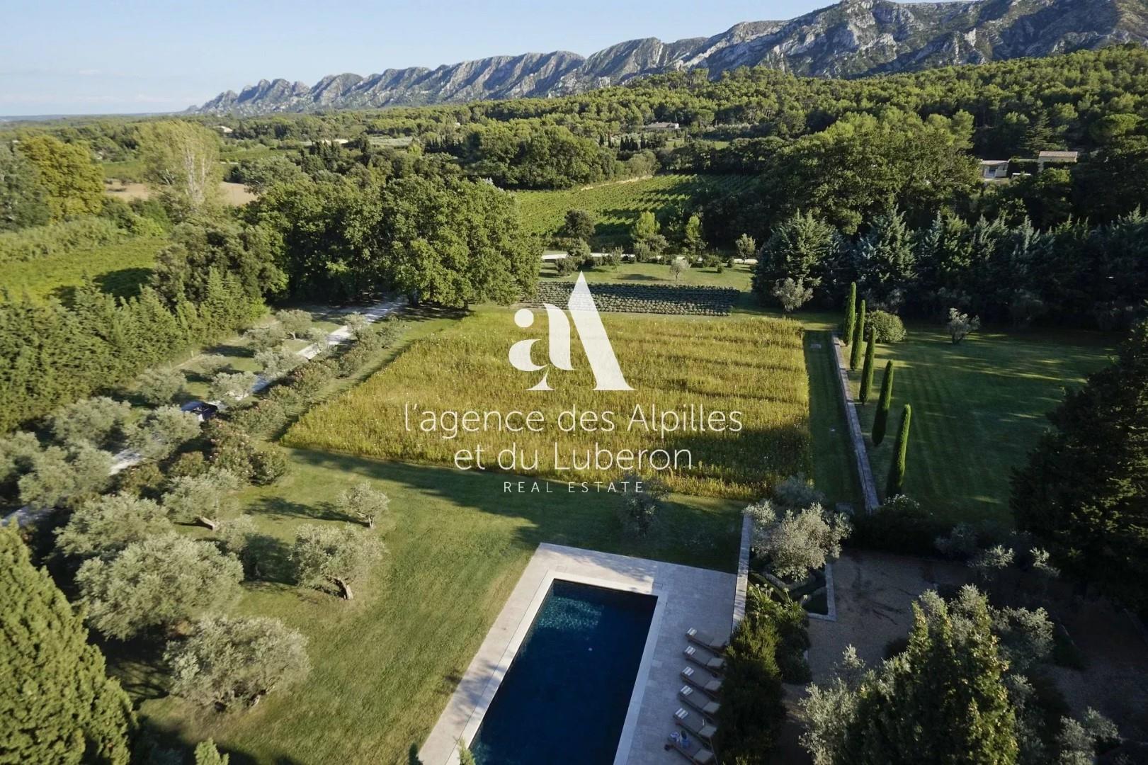 Maison à louer, 710m², Saint-Rémy-de-Provence