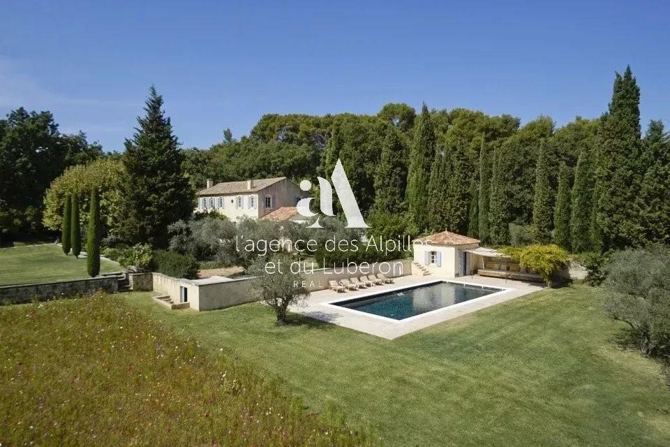 Maison à louer, 710m², Saint-Rémy-de-Provence