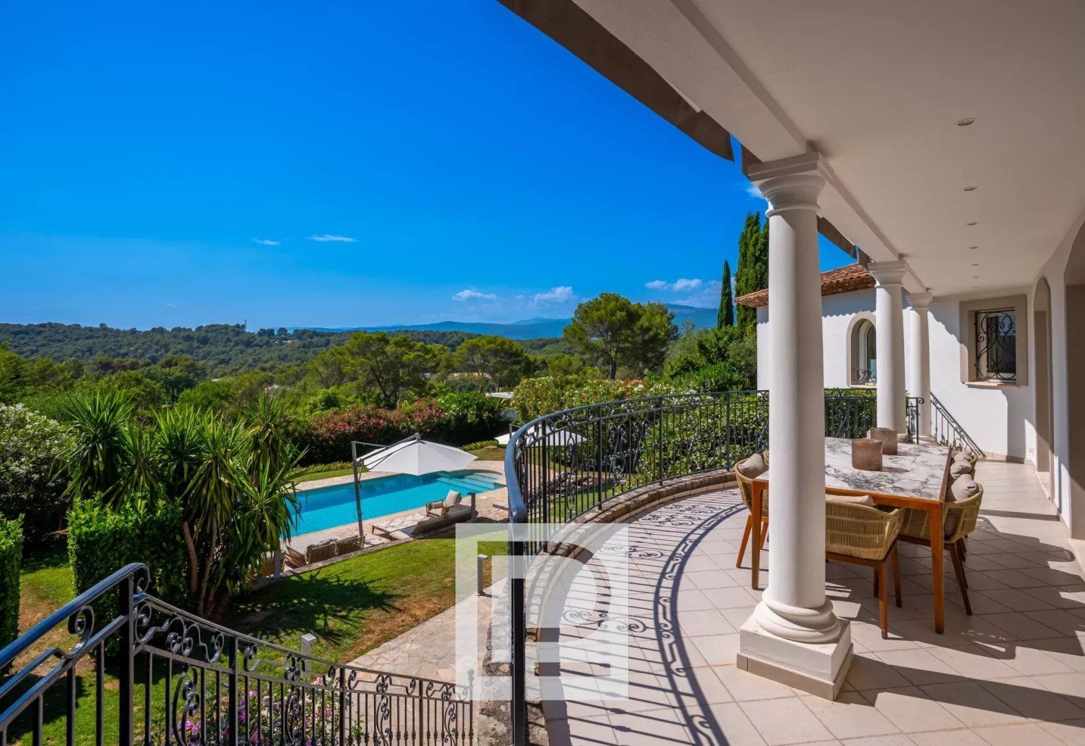 Maison à louer, 320m², Mougins