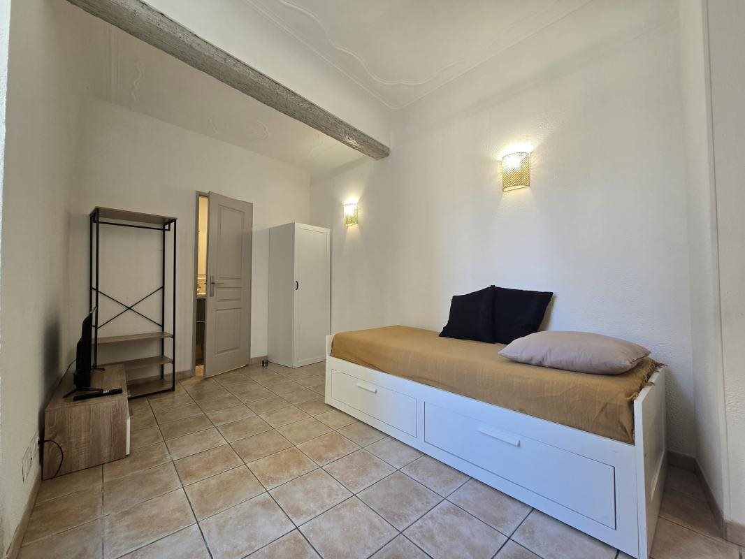 Appartement à louer, 18m², Eyguières