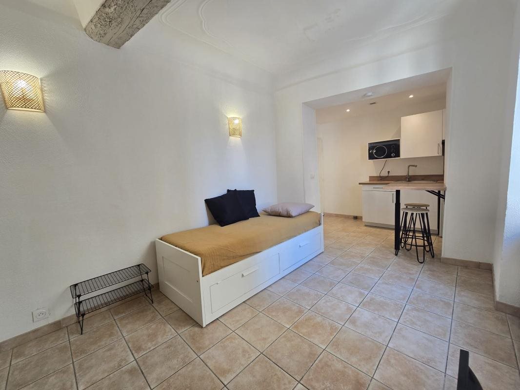 Appartement à louer, 18m², Eyguières