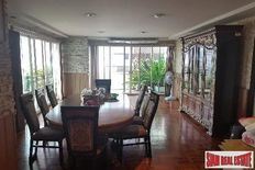 4 bedroom luxury Flat for sale in Bangkok