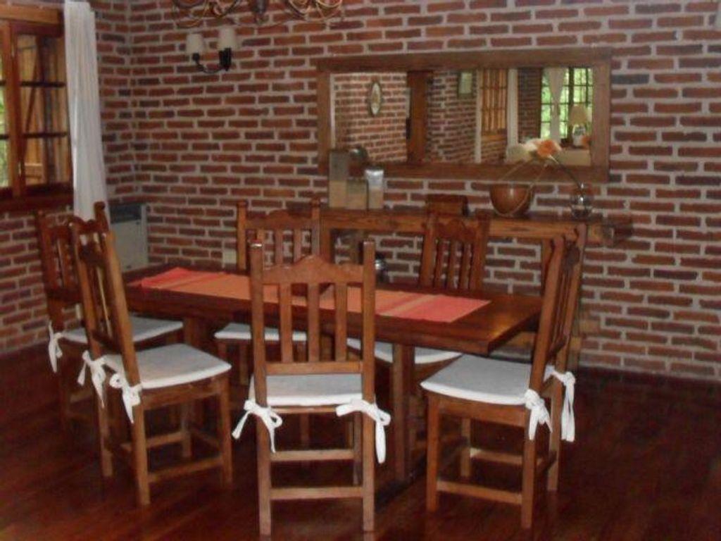 6 room luxury House in 15 Bis E/ 492 y 493, Manuel B. Gonnet, Provincia de Buenos Aires