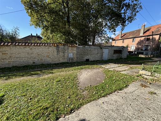 Sainte Colombe Sur Seine ensemble immobilier constitué de deux maisons avec dépendances et terrain