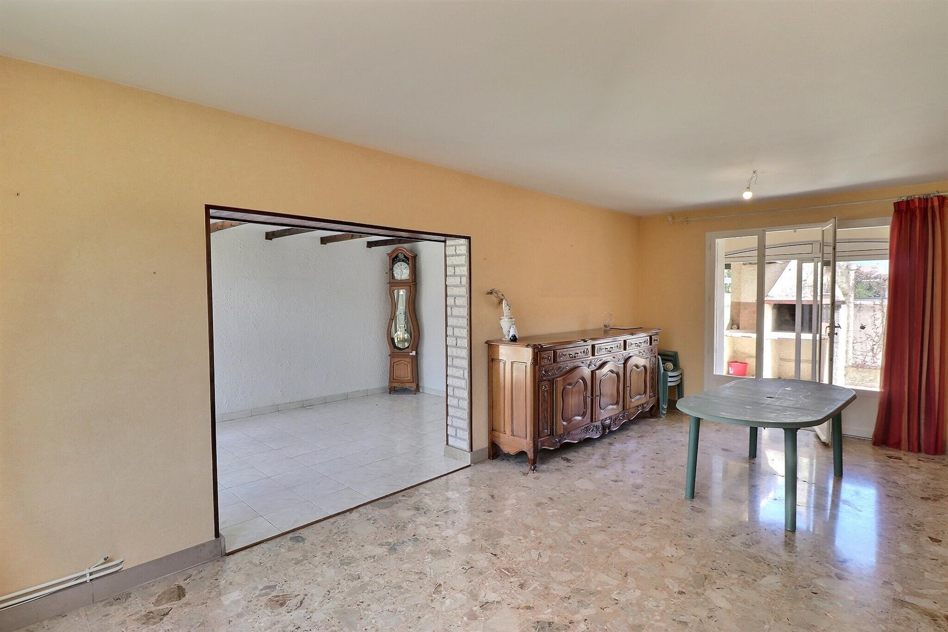 Compra: Vivenda (34130)