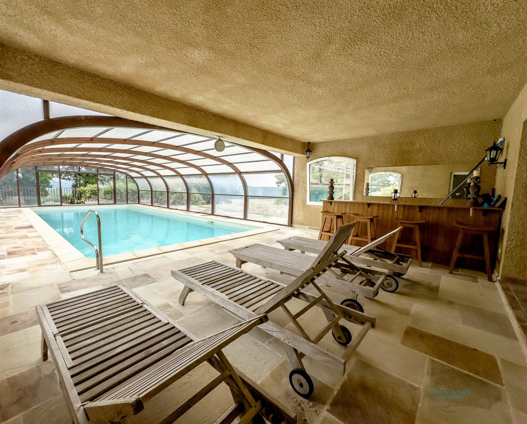 Purchase: Luxury property (83630)