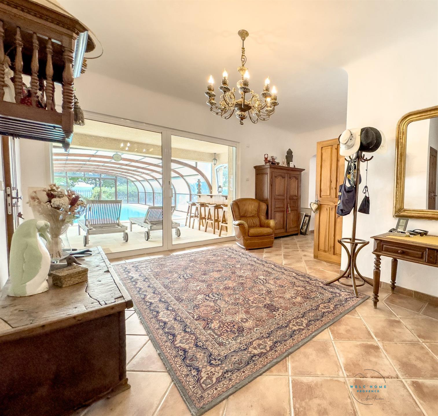 Purchase: Luxury property (83630)