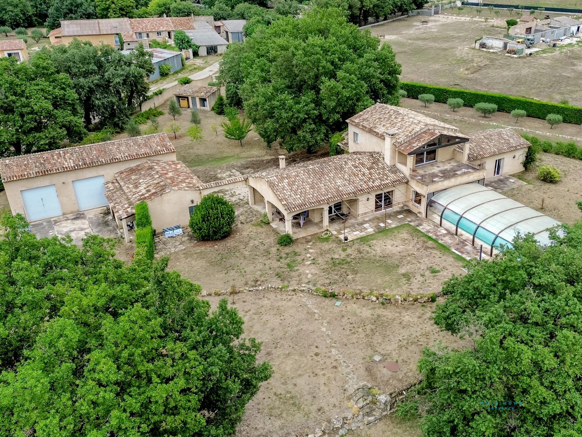 Purchase: Luxury property (83630)