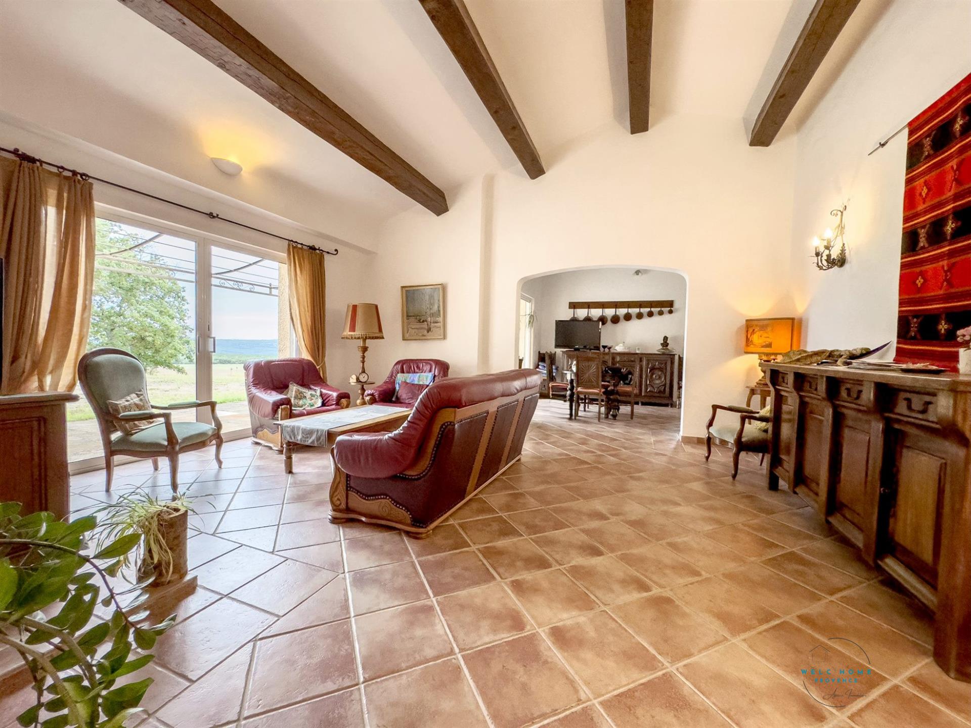 Purchase: Luxury property (83630)
