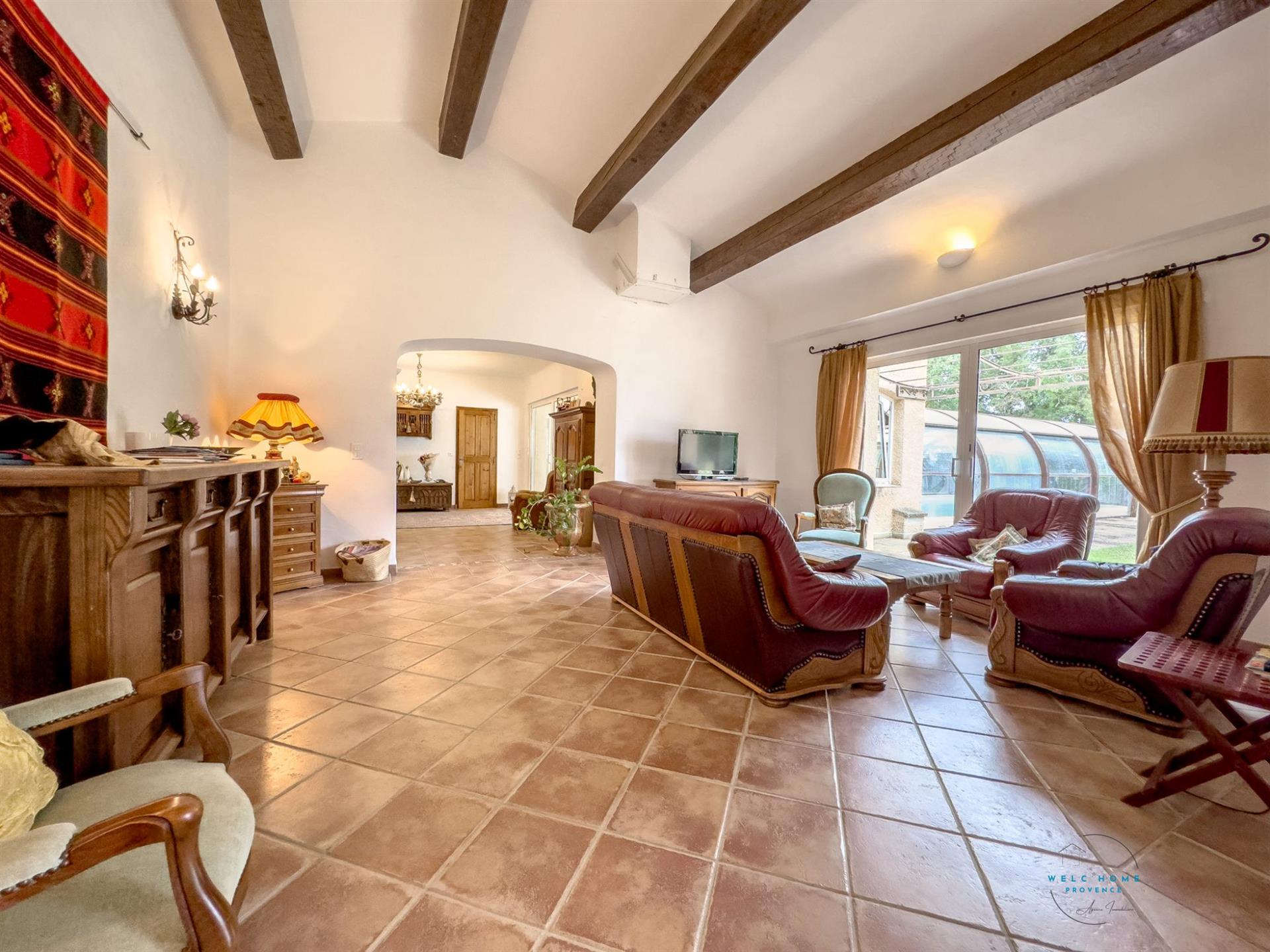 Purchase: Luxury property (83630)