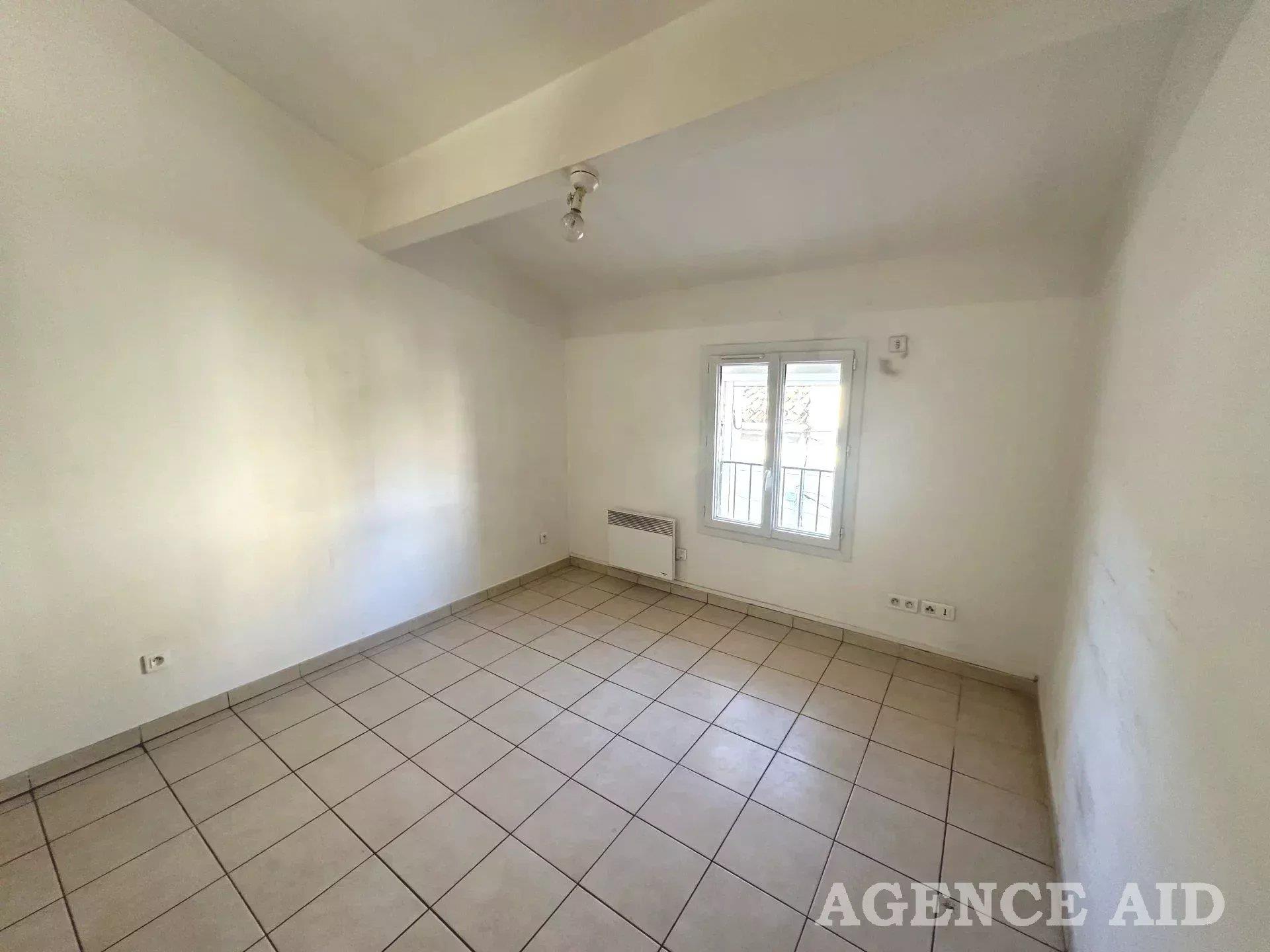Appartement à louer, 28m², Cuges-les-Pins