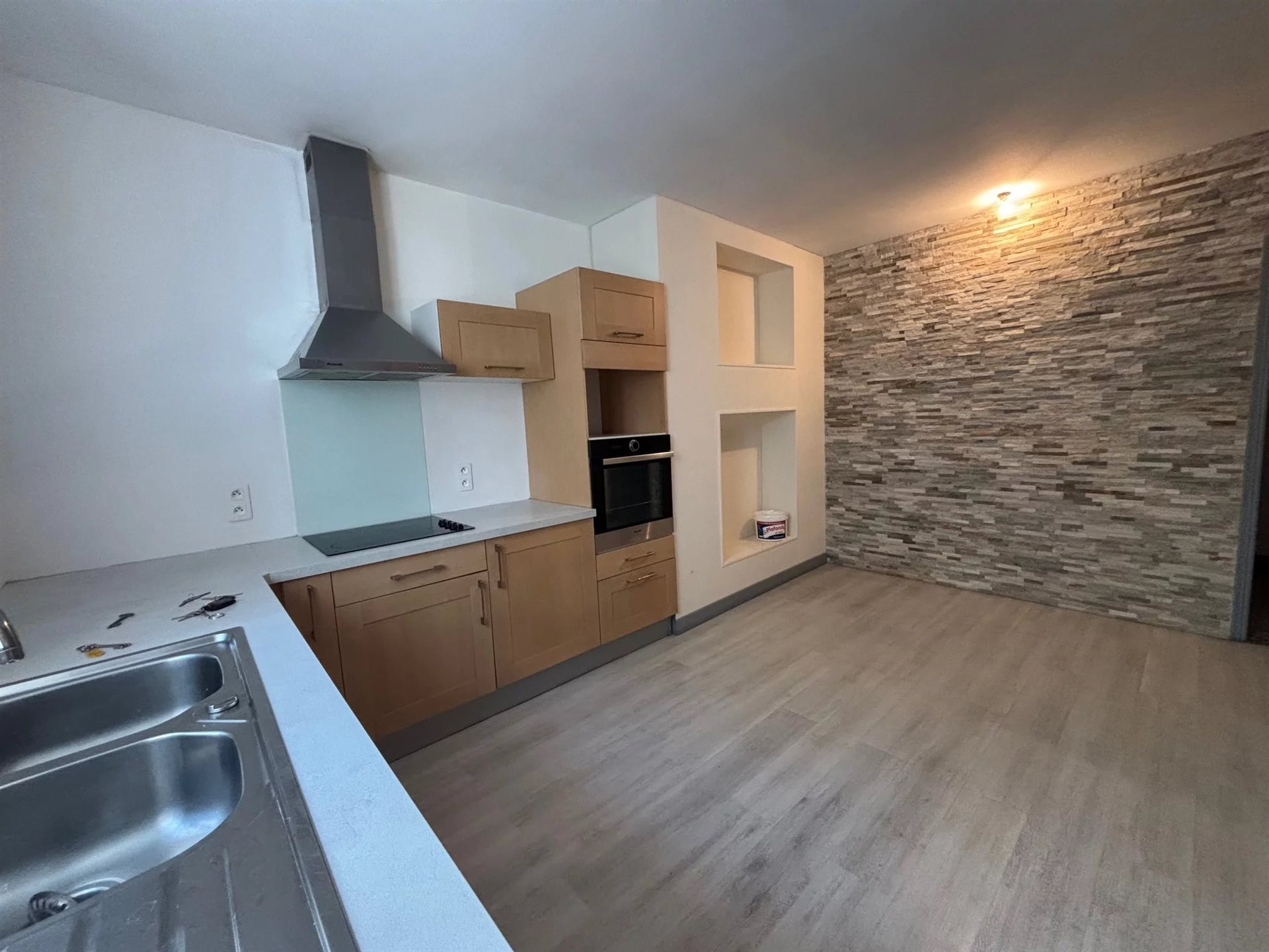 Maison à louer, 93m², Bizanet