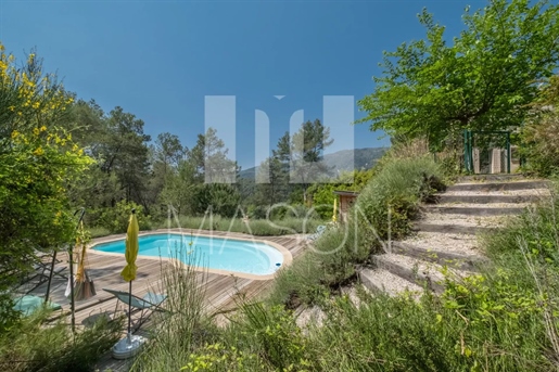 House with panoramic view of the valley forest