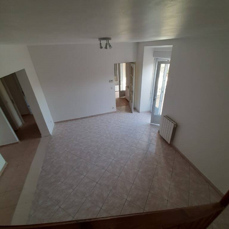 Appartement à louer, 102m², Saint-Saturnin-lès-Avignon