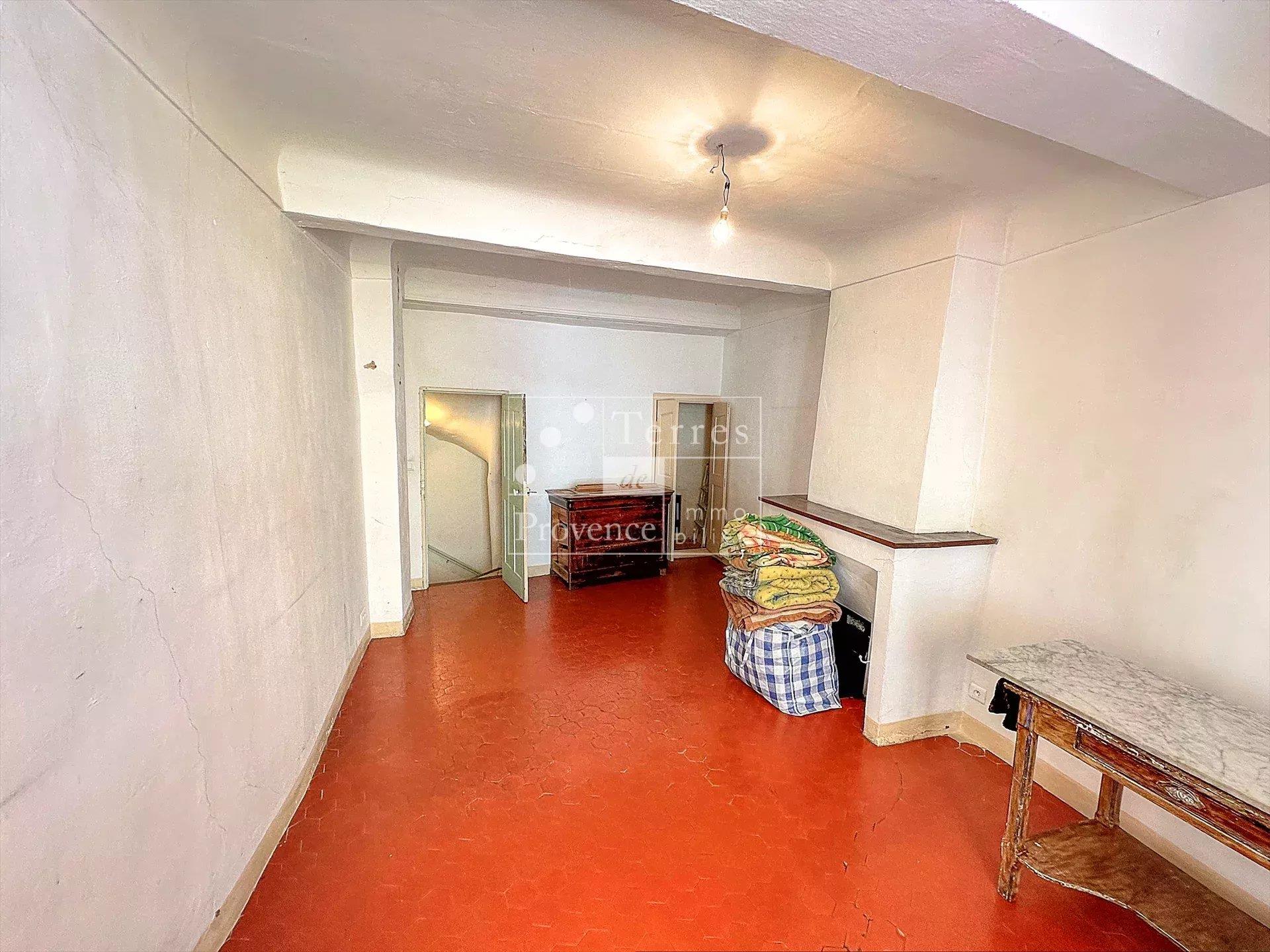 Village house of 98m2 in the heart of Aups, Var, Provence