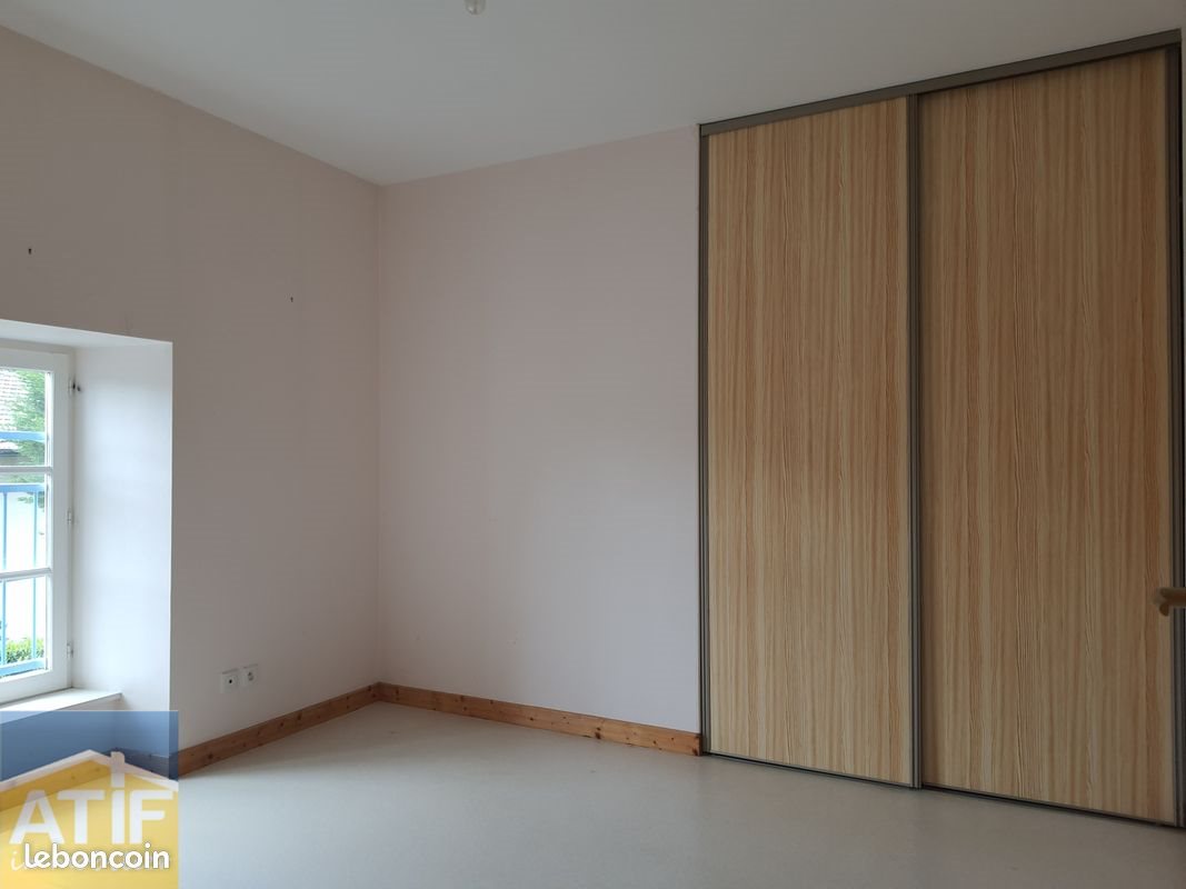 Appartement à louer, 94m², Grézolles