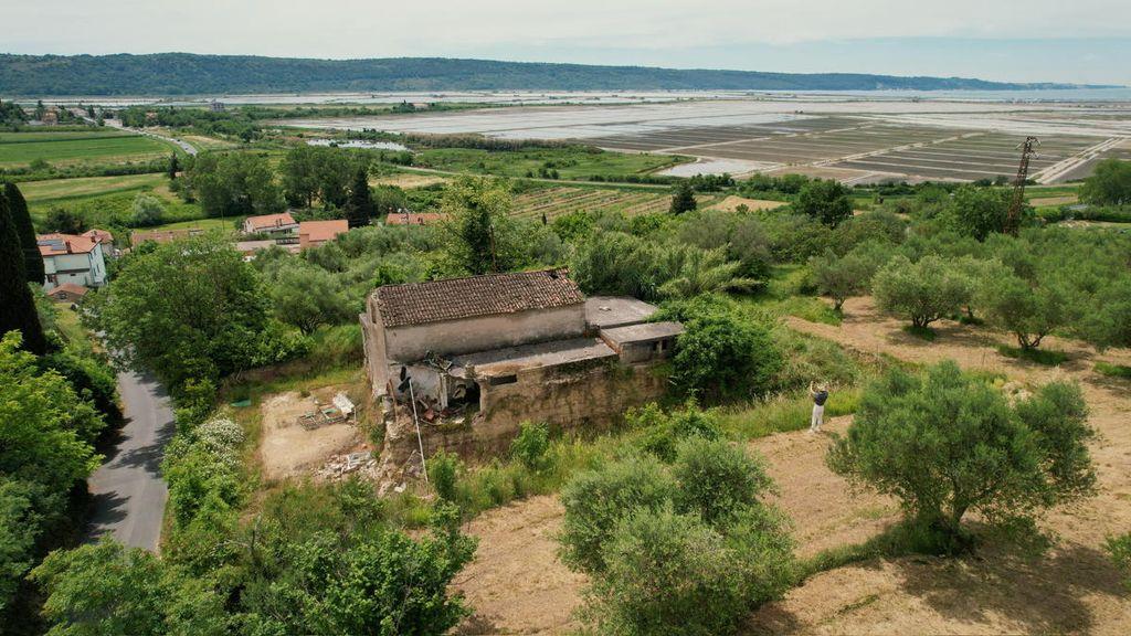 Land Available in Sečovlje, Piran