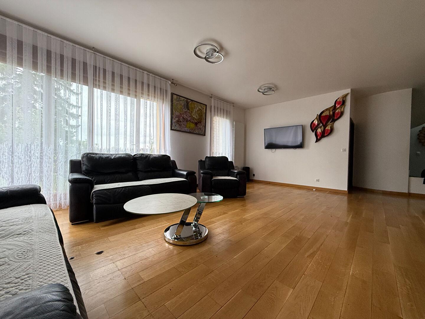 Maison à louer, 166m², Méru