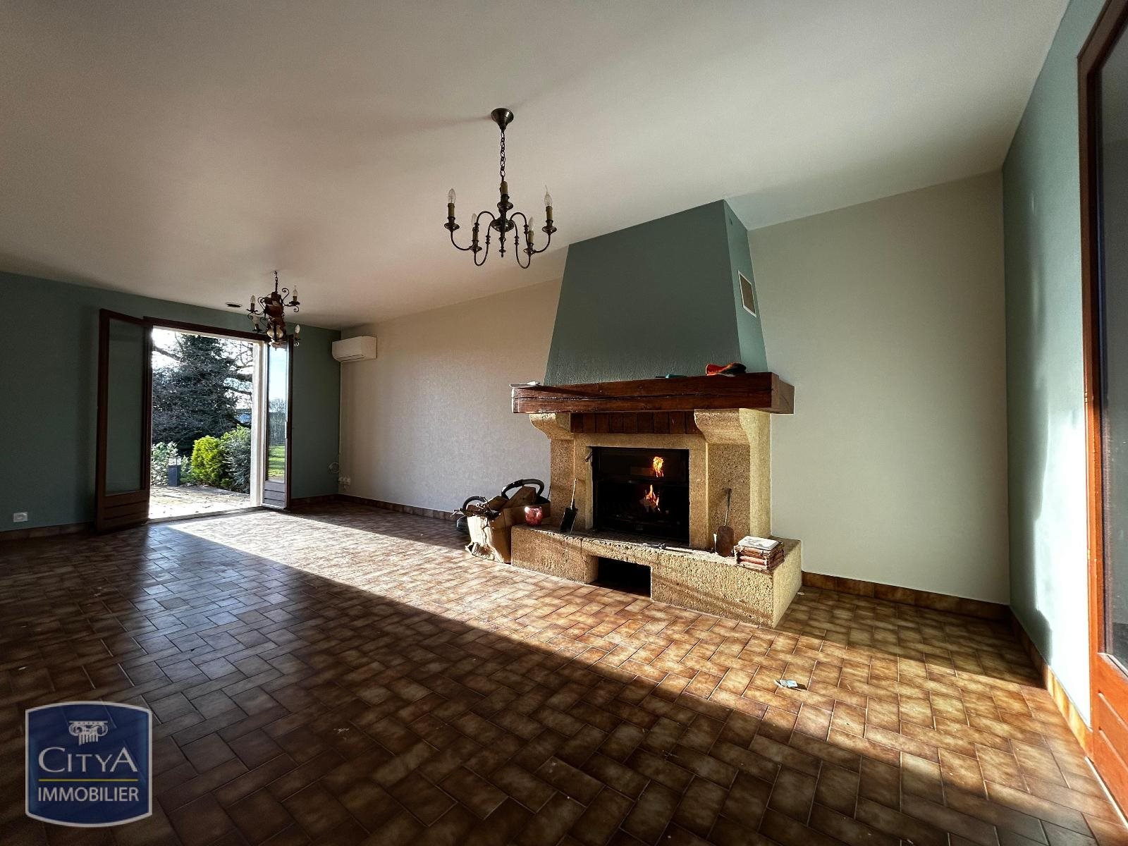 Maison à louer, 81m², Saint-Jal