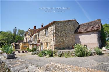 Belle maison en pierre avec piscine et gîte