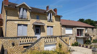 Belle maison en pierre avec piscine et gîte