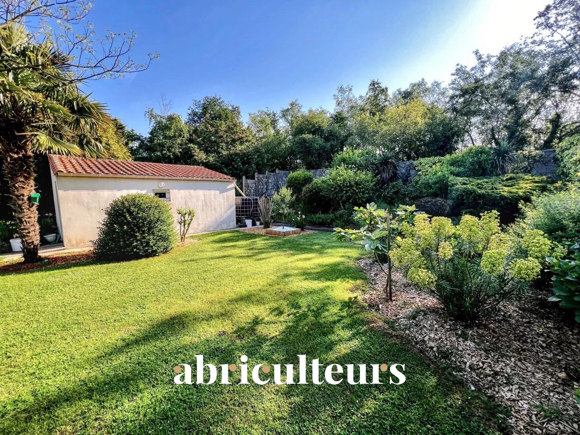 Single-Storey house plus studio in Saint-Sébastien - Quartier Familial et Verdoyant