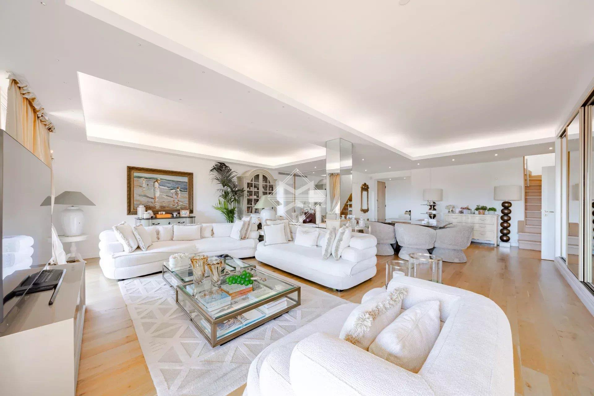 Exceptional Duplex with Rooftop Terrace and Panoramic View of Port Hercule