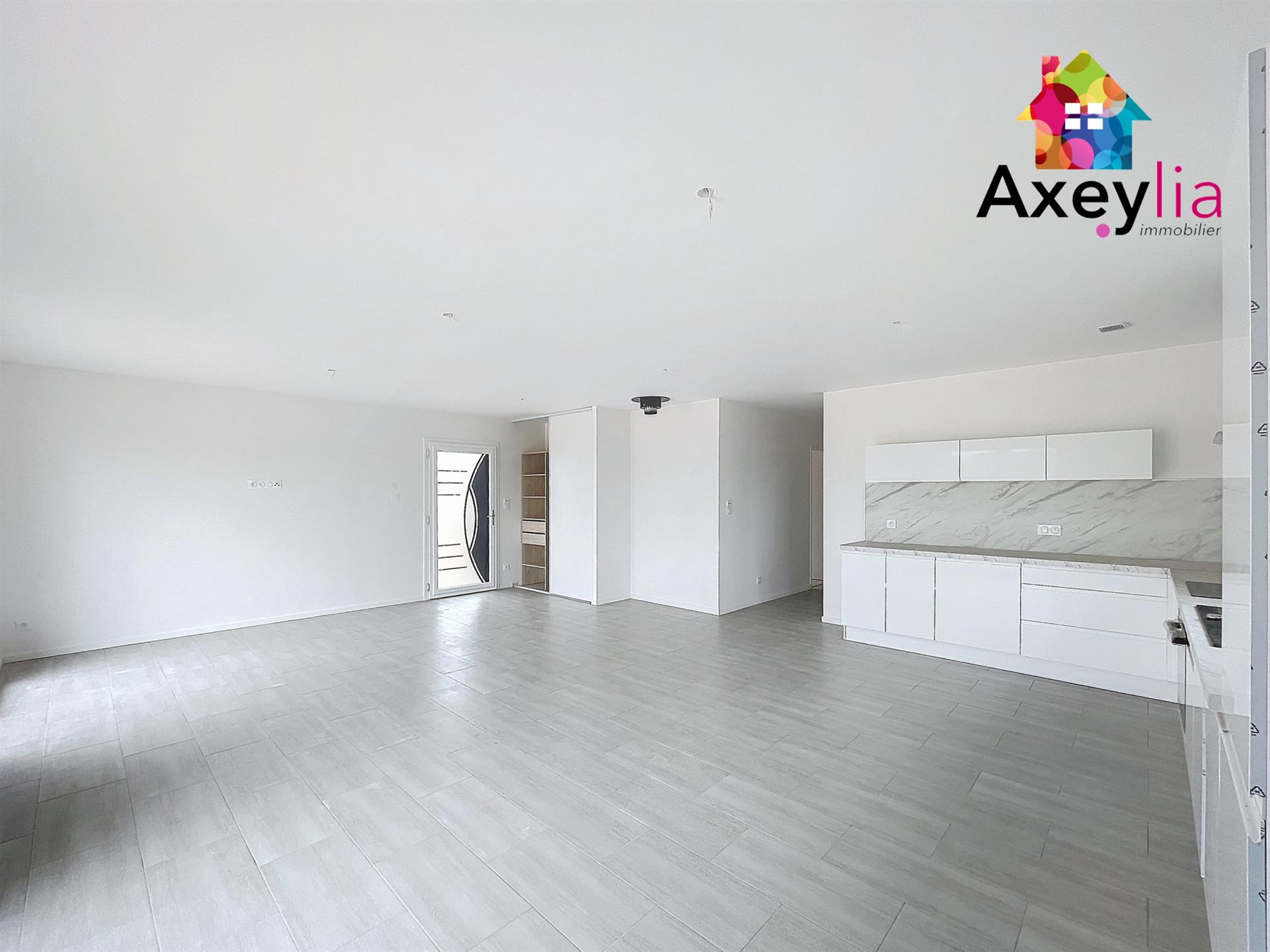 For Sale - Briennon Area - Single-Story House With Land