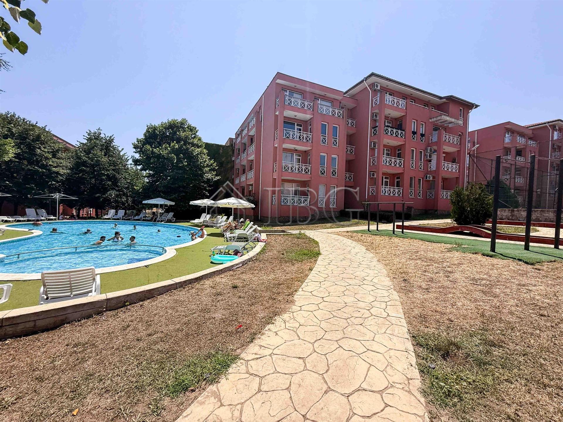 Apartment with 2 rooms and pool view Sunny Day 6, Sunny Beach