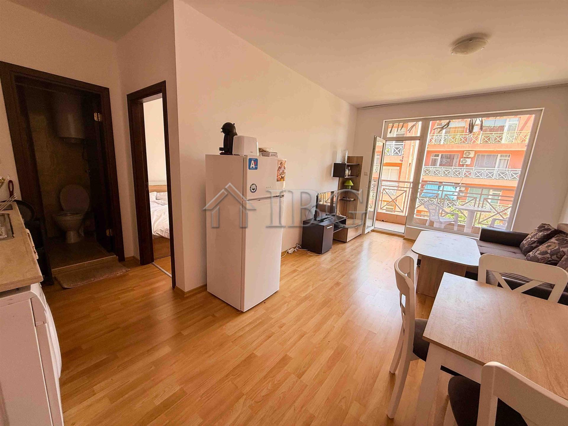Apartment with 2 rooms and pool view Sunny Day 6, Sunny Beach