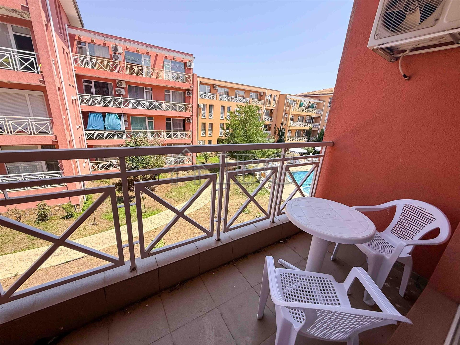 Apartment with 2 rooms and pool view Sunny Day 6, Sunny Beach