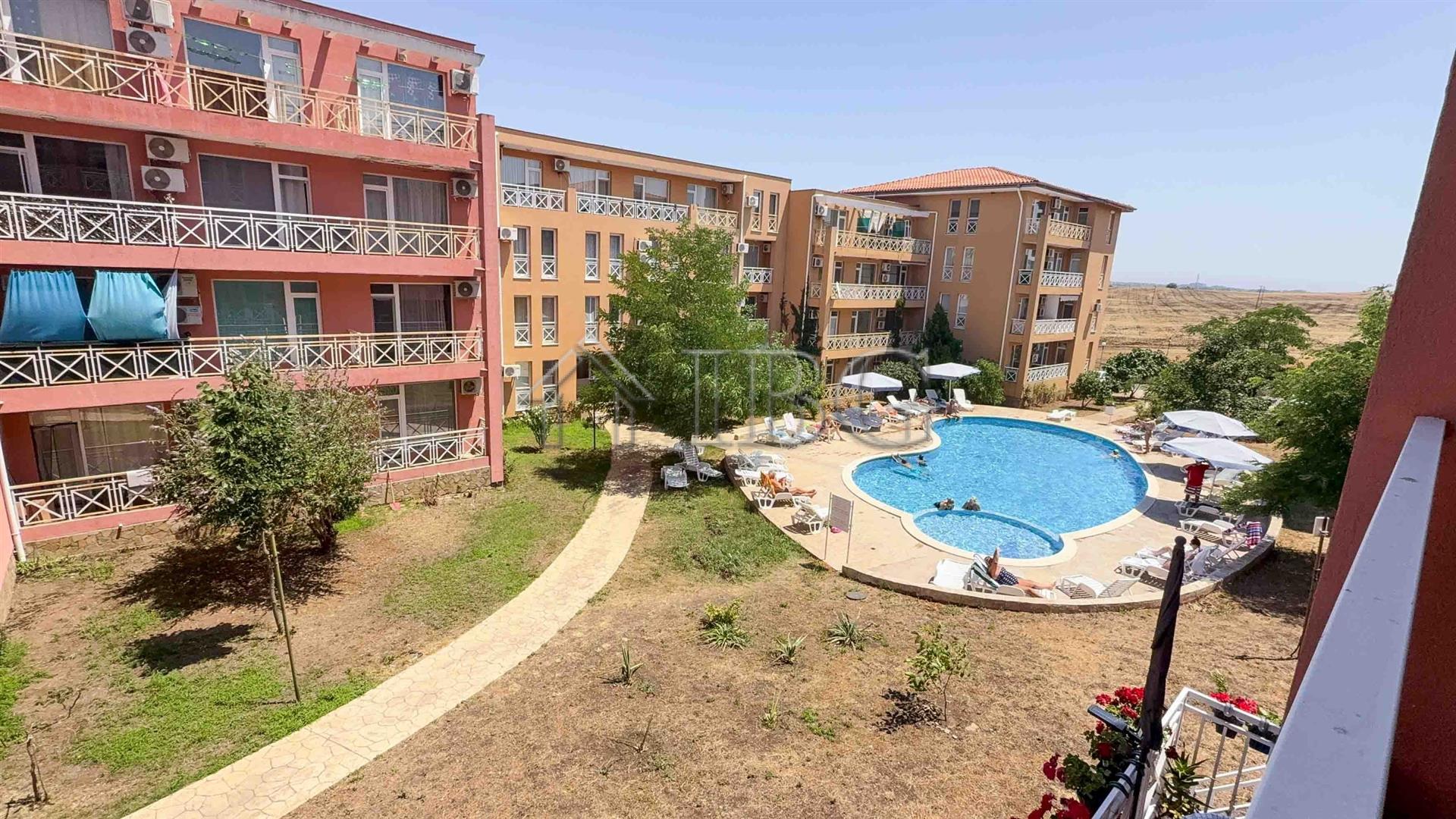 Apartment with 2 rooms and pool view Sunny Day 6, Sunny Beach