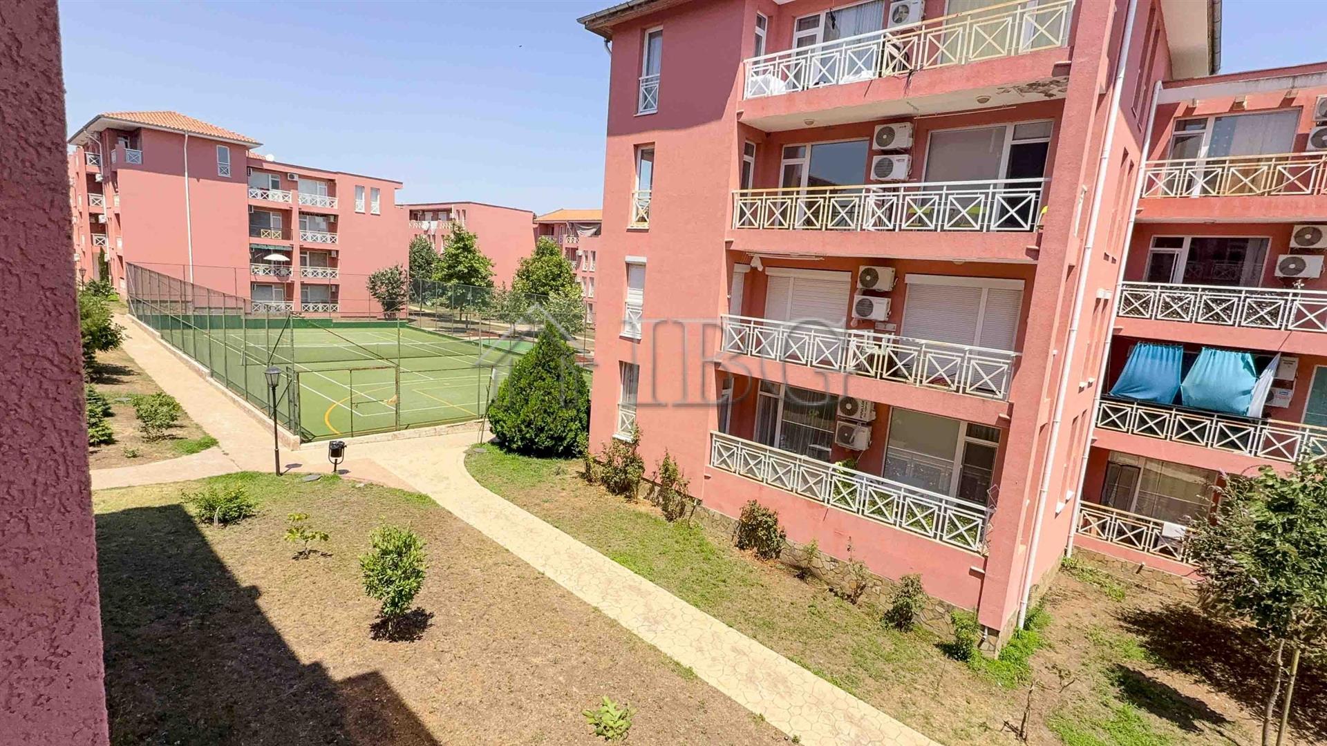 Apartment with 2 rooms and pool view Sunny Day 6, Sunny Beach