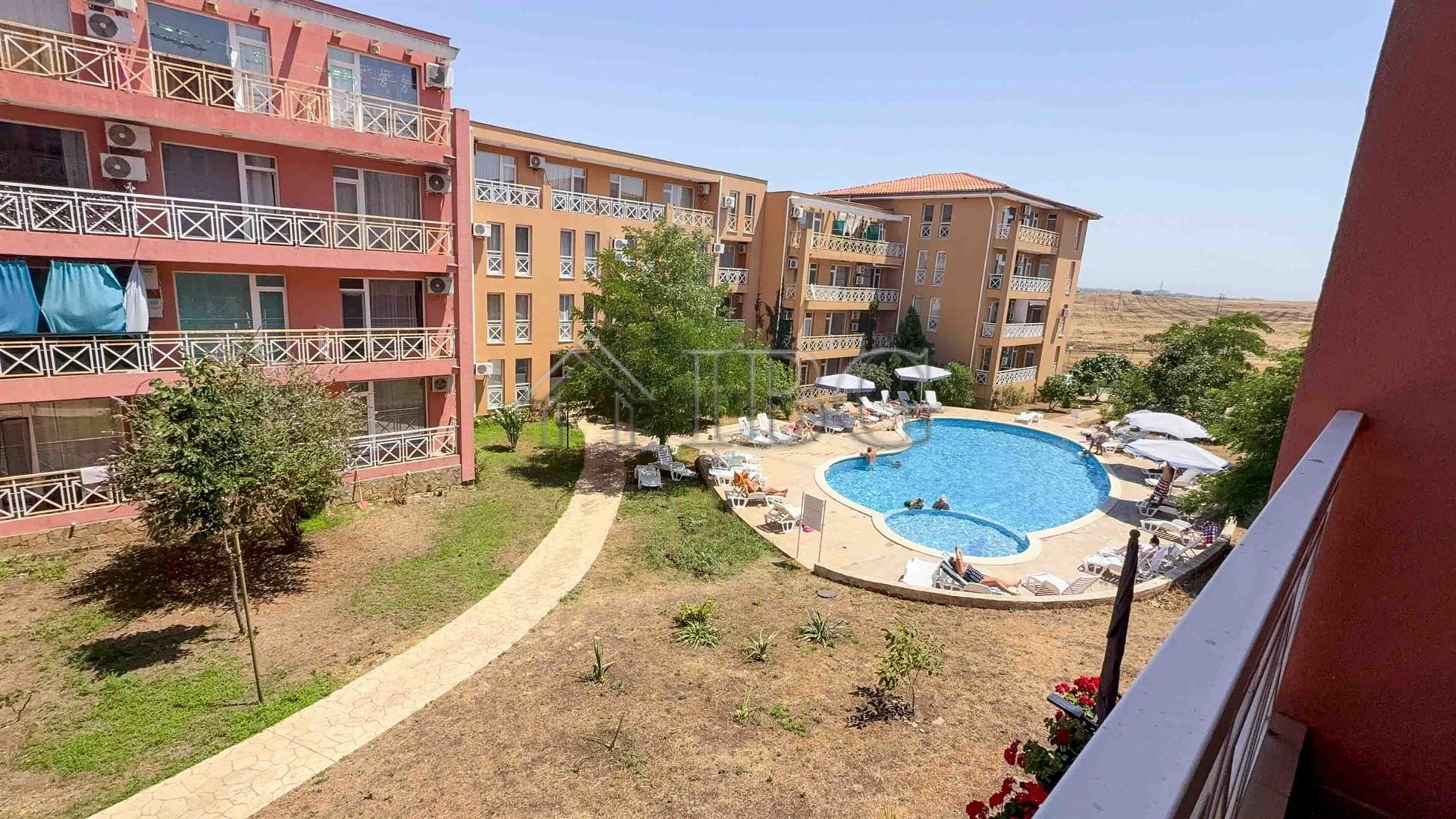 Apartment with 2 rooms and pool view Sunny Day 6, Sunny Beach
