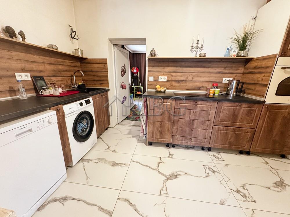 ?? Renovated 3-Bedroom Brick House with Large Garage and Garden Near Balchik