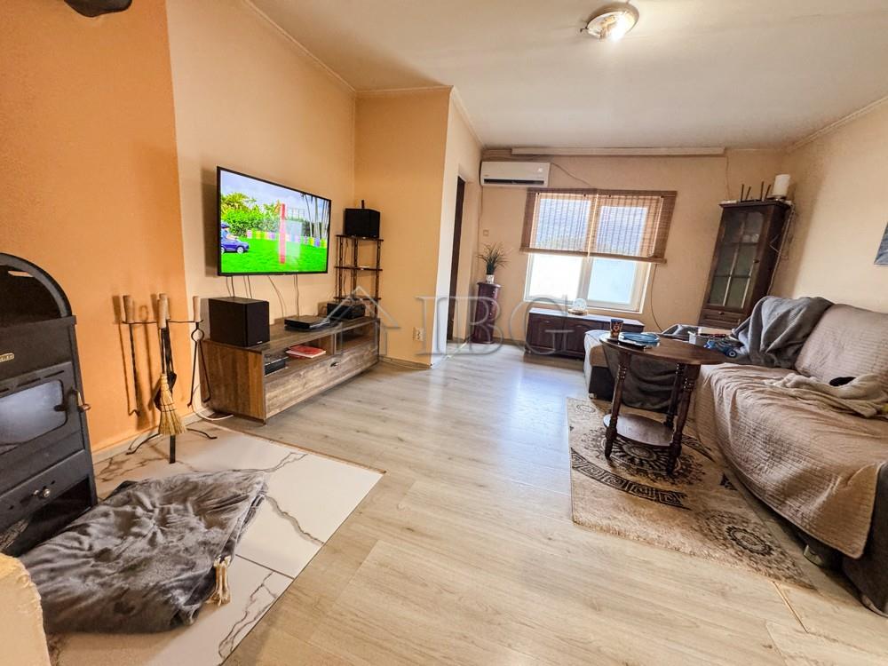 ?? Renovated 3-Bedroom Brick House with Large Garage and Garden Near Balchik
