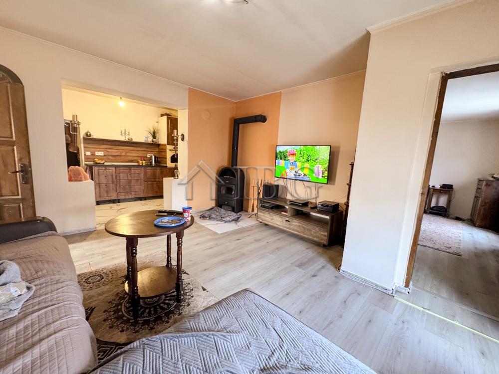 ?? Renovated 3-Bedroom Brick House with Large Garage and Garden Near Balchik