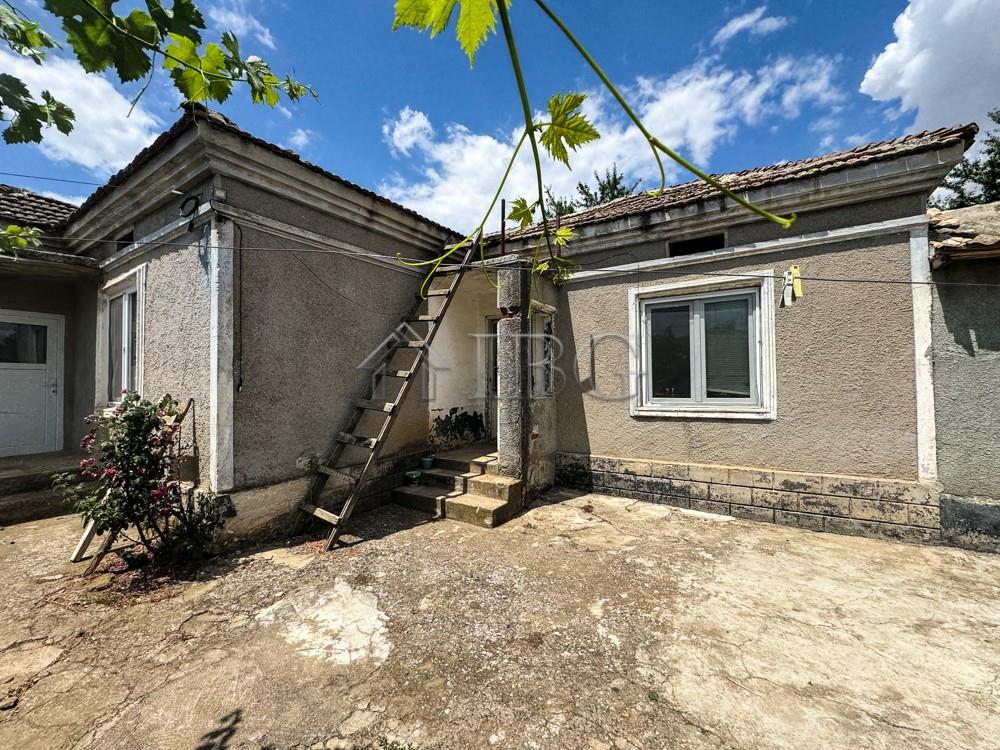 ??️ House for Renovation with Large Garden - Only 15 Minutes from the Sea