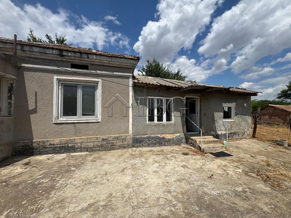 ??️ House for Renovation with Large Garden - Only 15 Minutes from the Sea