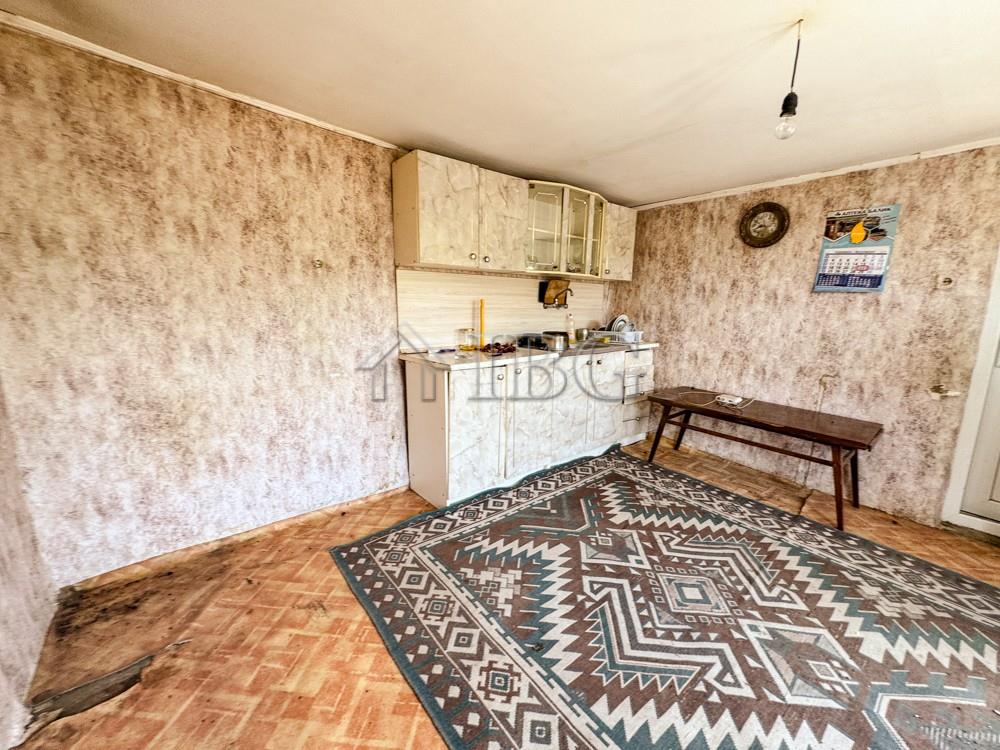??️ House for Renovation with Large Garden - Only 15 Minutes from the Sea