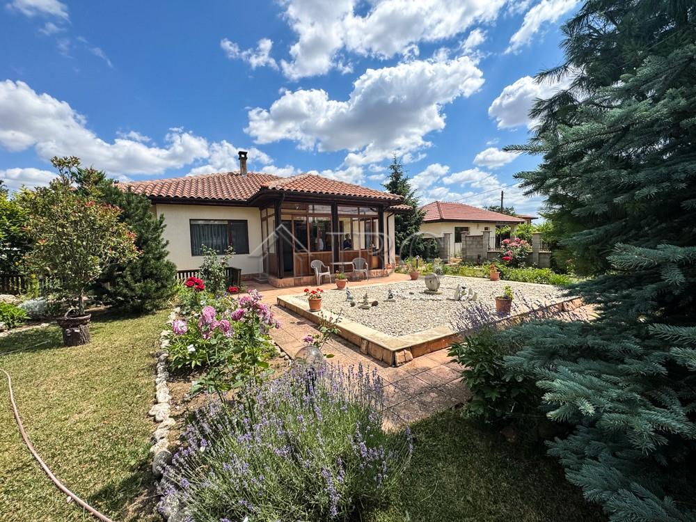 Lovely 3-Bedroom House with Garden Paradise Near Balchik