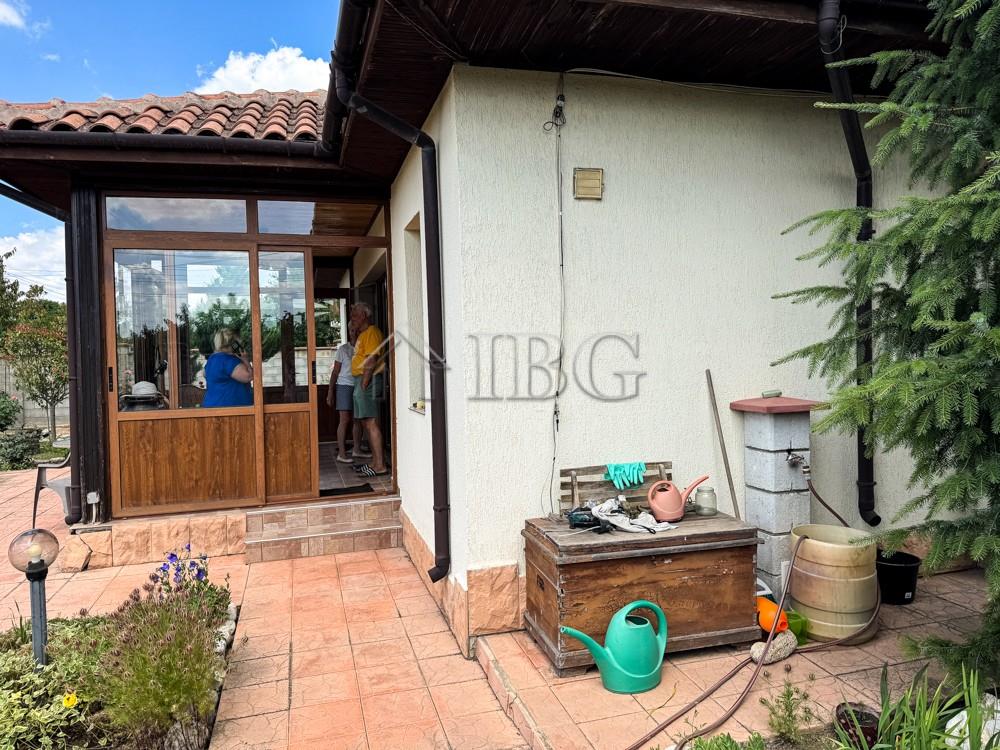 Lovely 3-Bedroom House with Garden Paradise Near Balchik