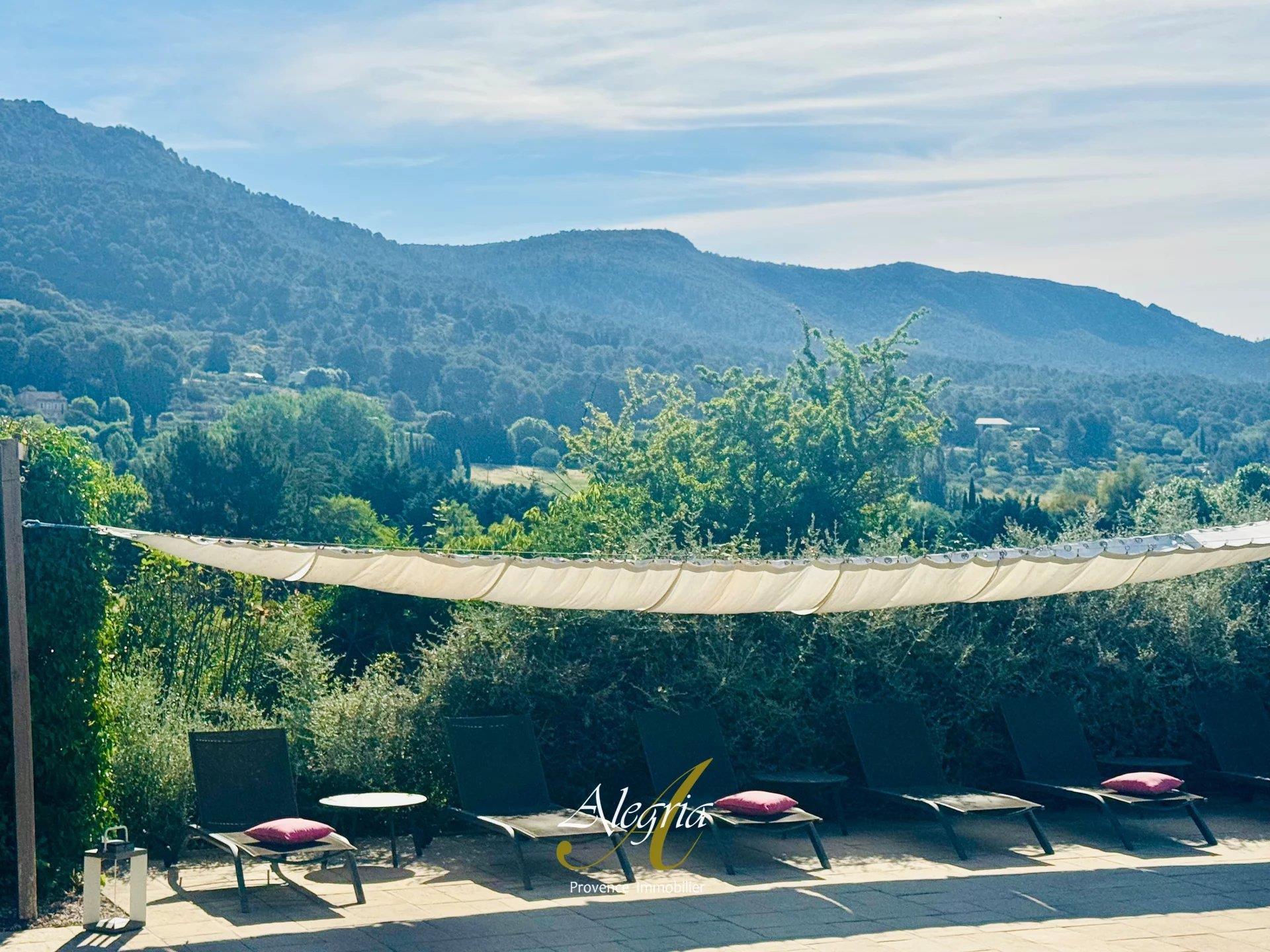 Uma jóia escondida na Provença com uma vista deslumbrante e um olival