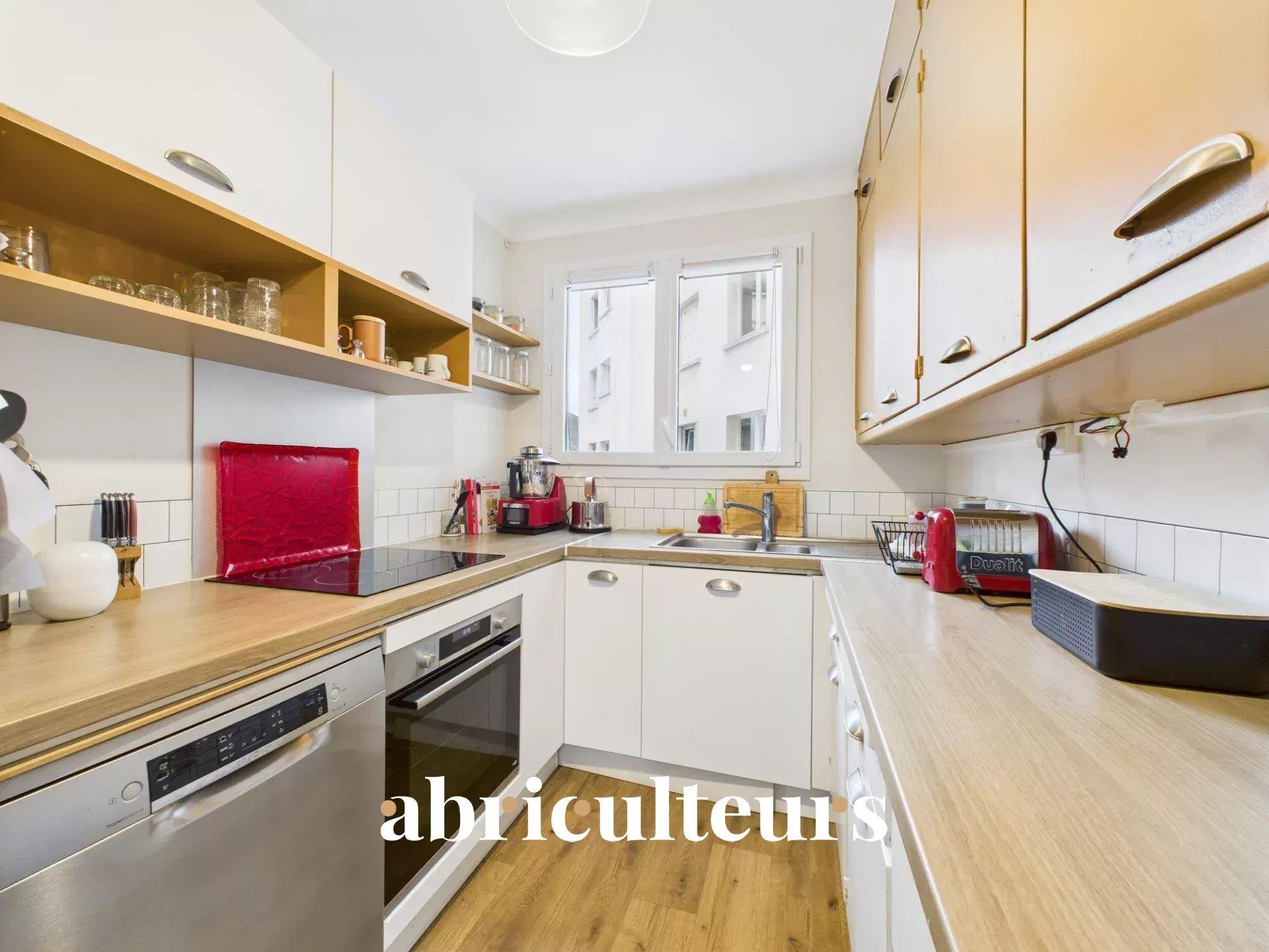 Large family flat in perfect condition - 4 bedrooms, 101m², 2nd floor with lift - place René Bouhier