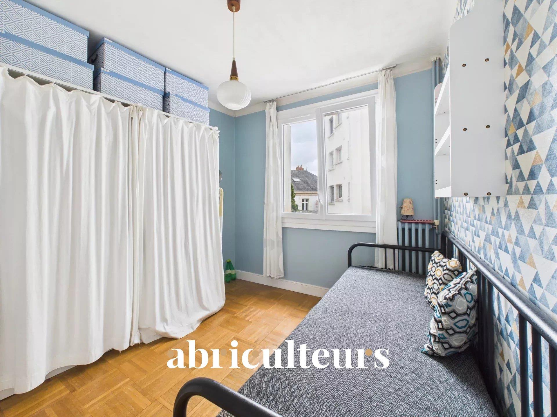 Large family flat in perfect condition - 4 bedrooms, 101m², 2nd floor with lift - place René Bouhier