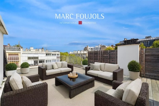 Neuilly -sur-Seine. Chézy. Appartement de 97 m² avec terrasse et parkings.