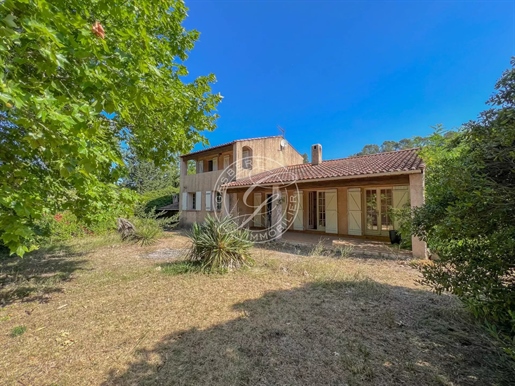 Lorgues villa traditionnelle avec piscine