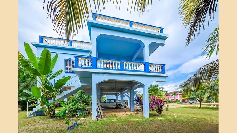 Sea view house for rent in Hopkins