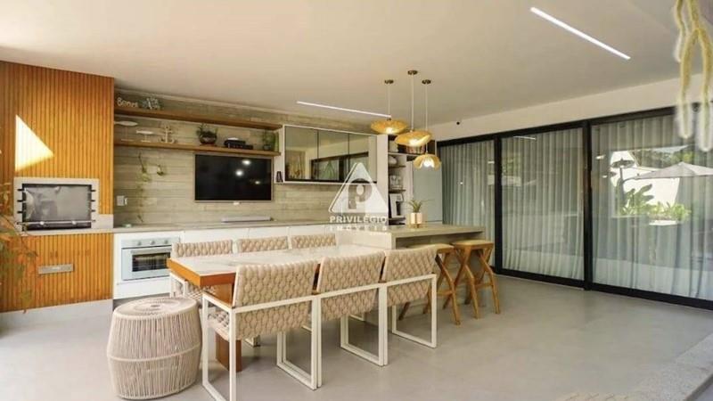 Luxury House for Sale in Rio Mar Condominium, Barra da Ti